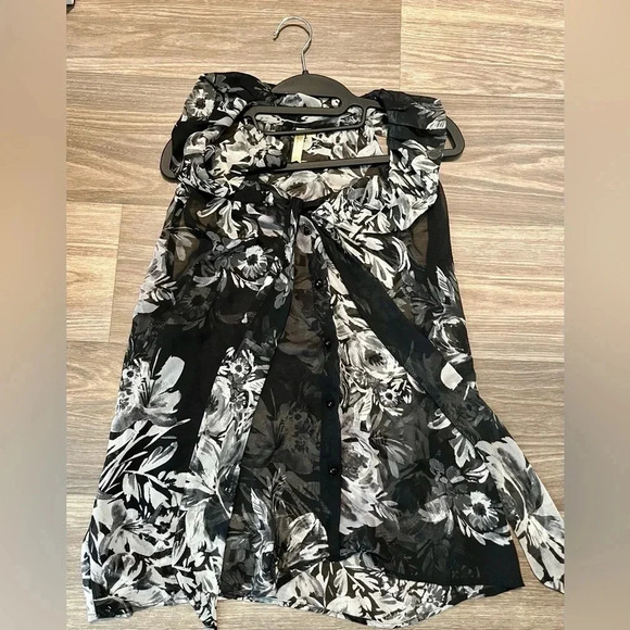 Sheer Chenault Black and White Top Size Large - Picture 1 of 4